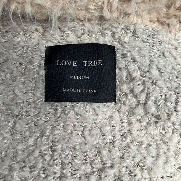 Love Tree Faux Fur Sherpa Vest Size medium - Picture 3 of 4